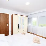 Anica * 트로기르