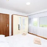 아파트 Anica 트로기르