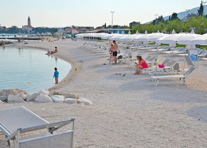 Anica トロギール